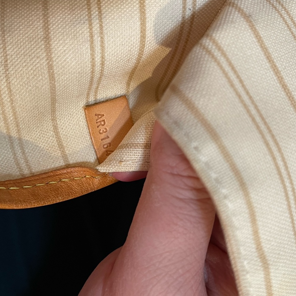 Louis Vuitton Neverfull w/ Pochette - Picture 7 of 11